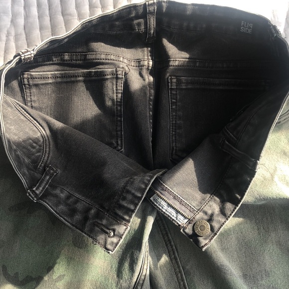 Flip Side Reversible Skinny Jeans - Picture 4 of 9